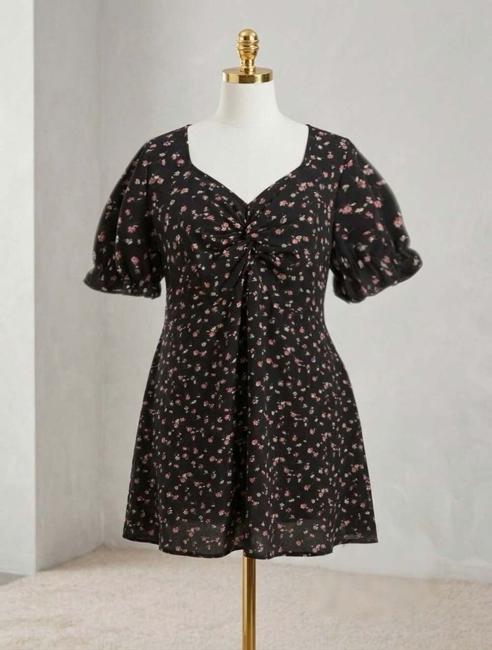 Bloomchic plus size 3x 22-24  Floral blouse top with Ruched Front